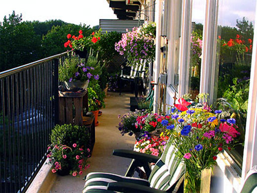 как украсить балкон