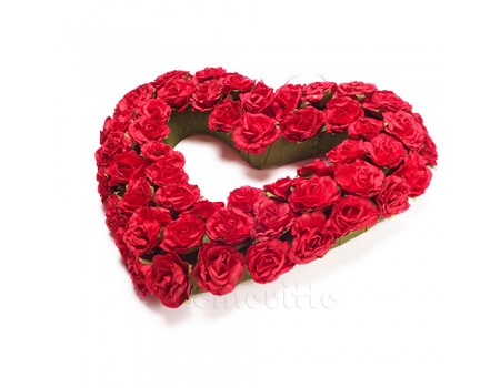 Сердце из красных искусственных роз, 30 см
